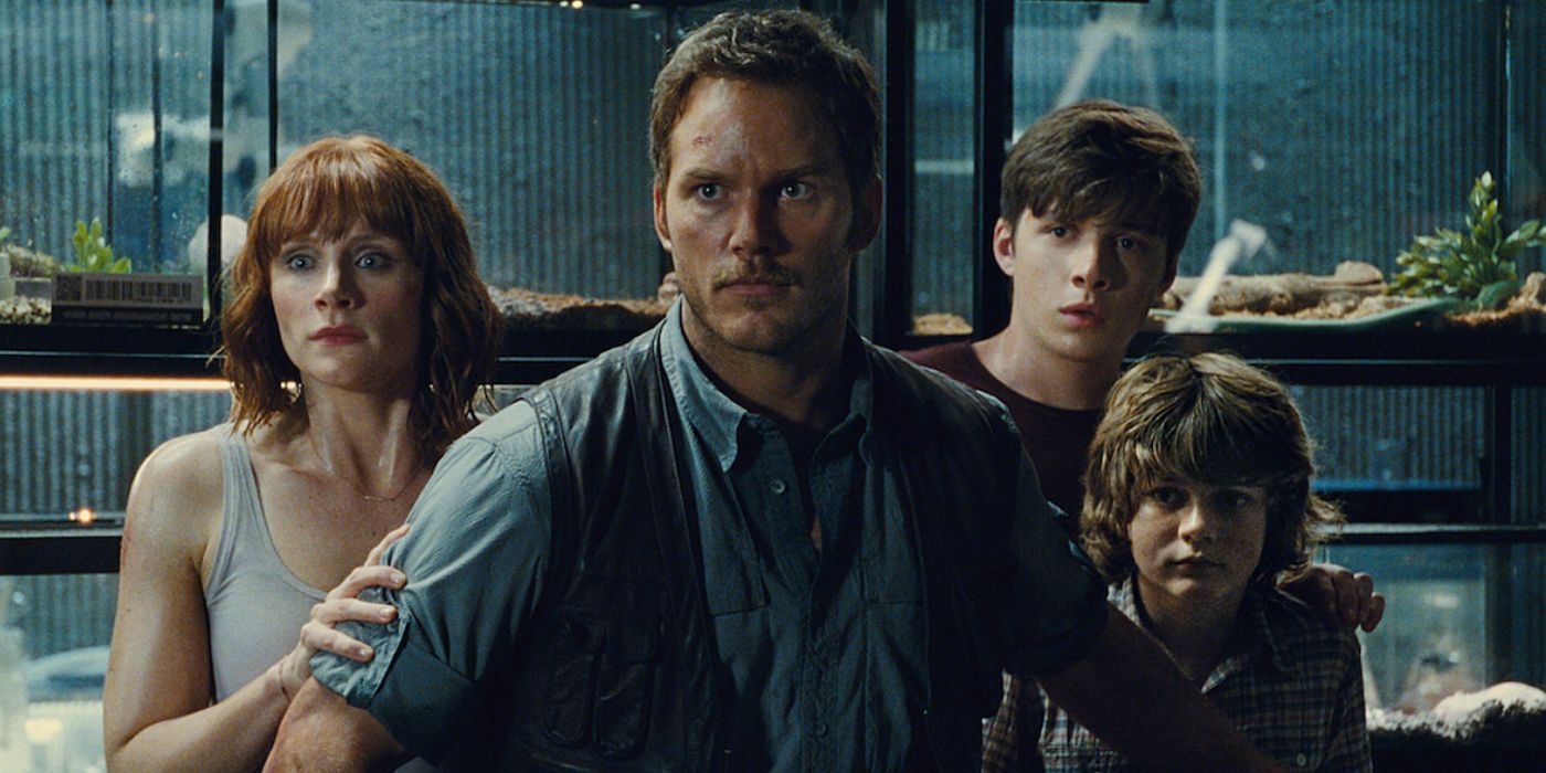 Claire Dearing (Bryce Dallas Howard), Owen Grady (Chris Pratt), Zach (Nick Robinson) and Gray (Ty Simpkins) in Jurassic World.