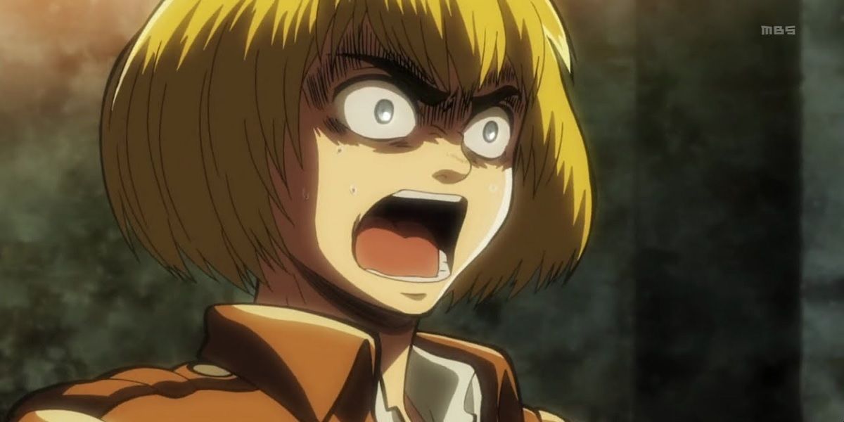 Armin gritando, defendendo o valor de Eren para a humanidade com sua vida em risco em Attack On Titan.