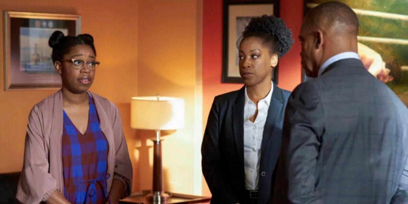 Diona Reasonover as Kasie Hines talks with a CIA agent and Robert Carroll as Leon Vance on NCIS