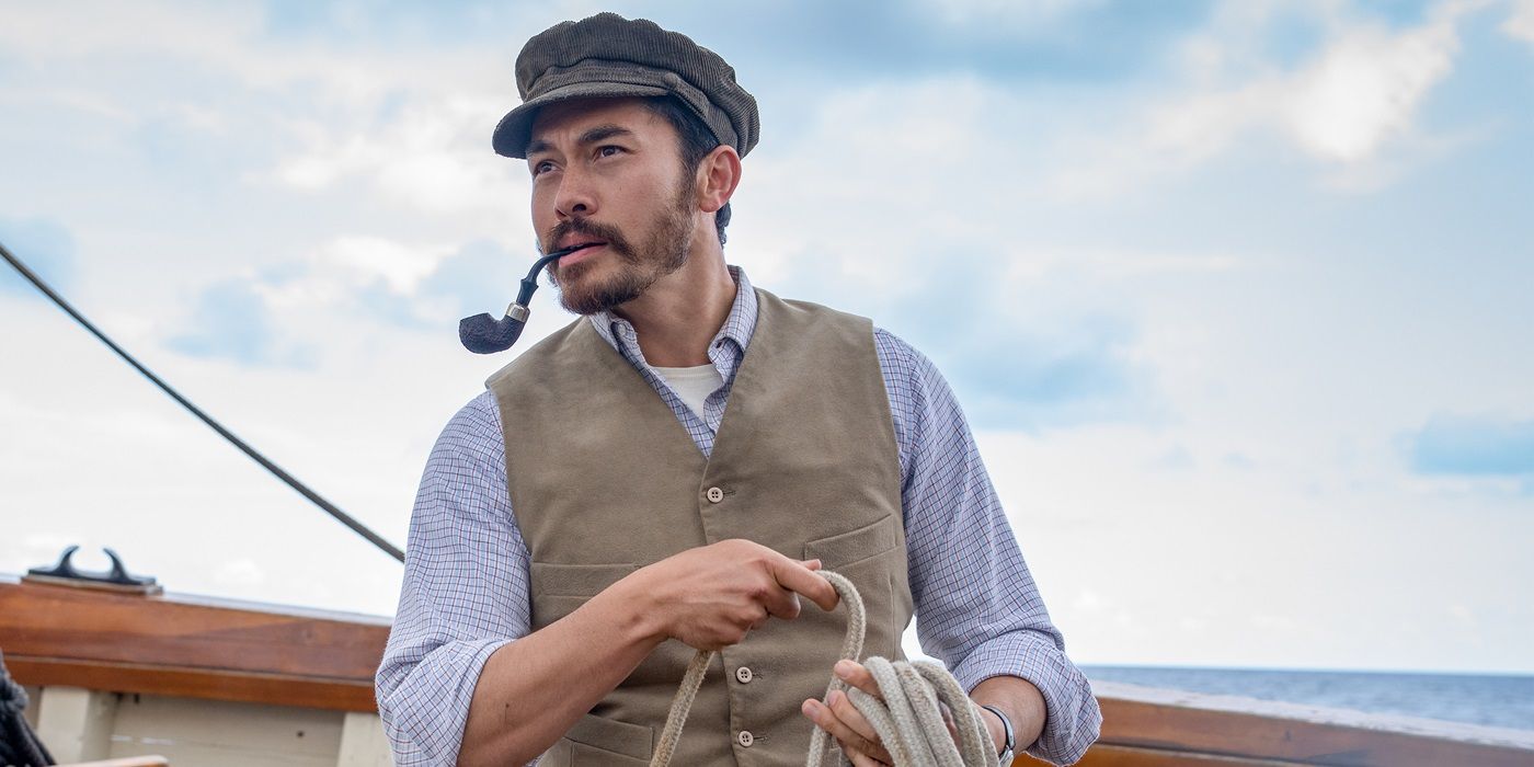 Henry Golding's Freddy wraps a rope in The Ministry of Ungentlemany Warfare