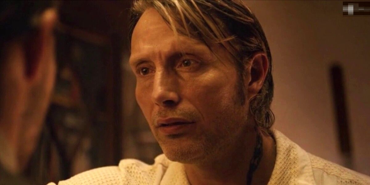 Nigel de Charlie Countryman olha para um dos outros personagens.