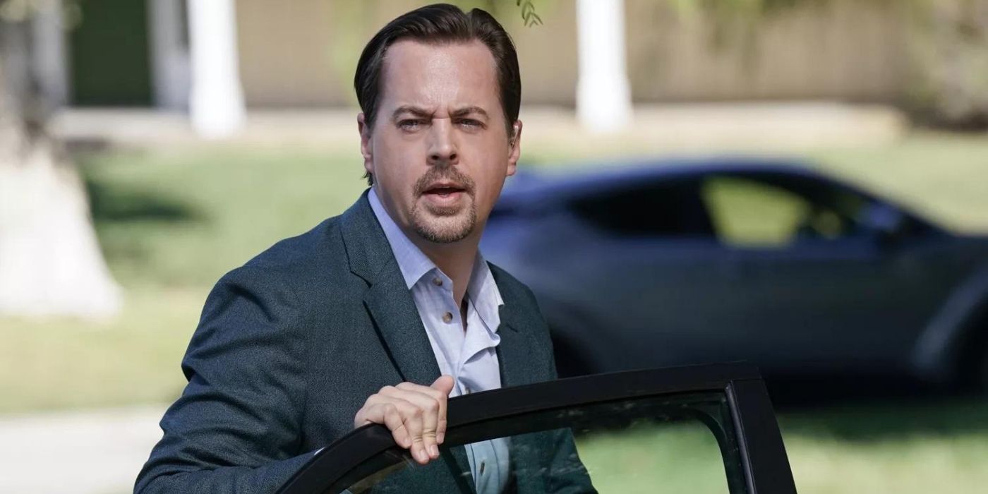 Sean Murray as Timothy McGee gets out of a car on NCIS