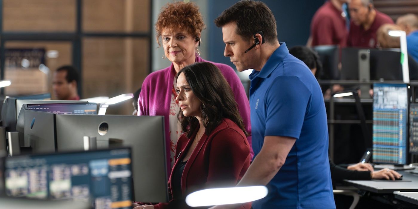 Sue Blevins (Debra Christofferson), Maddie Buckley (Jennifer Love-Hewitt) and Josh Russo (Bryan Safi) looking at a computer on 9-1-1.