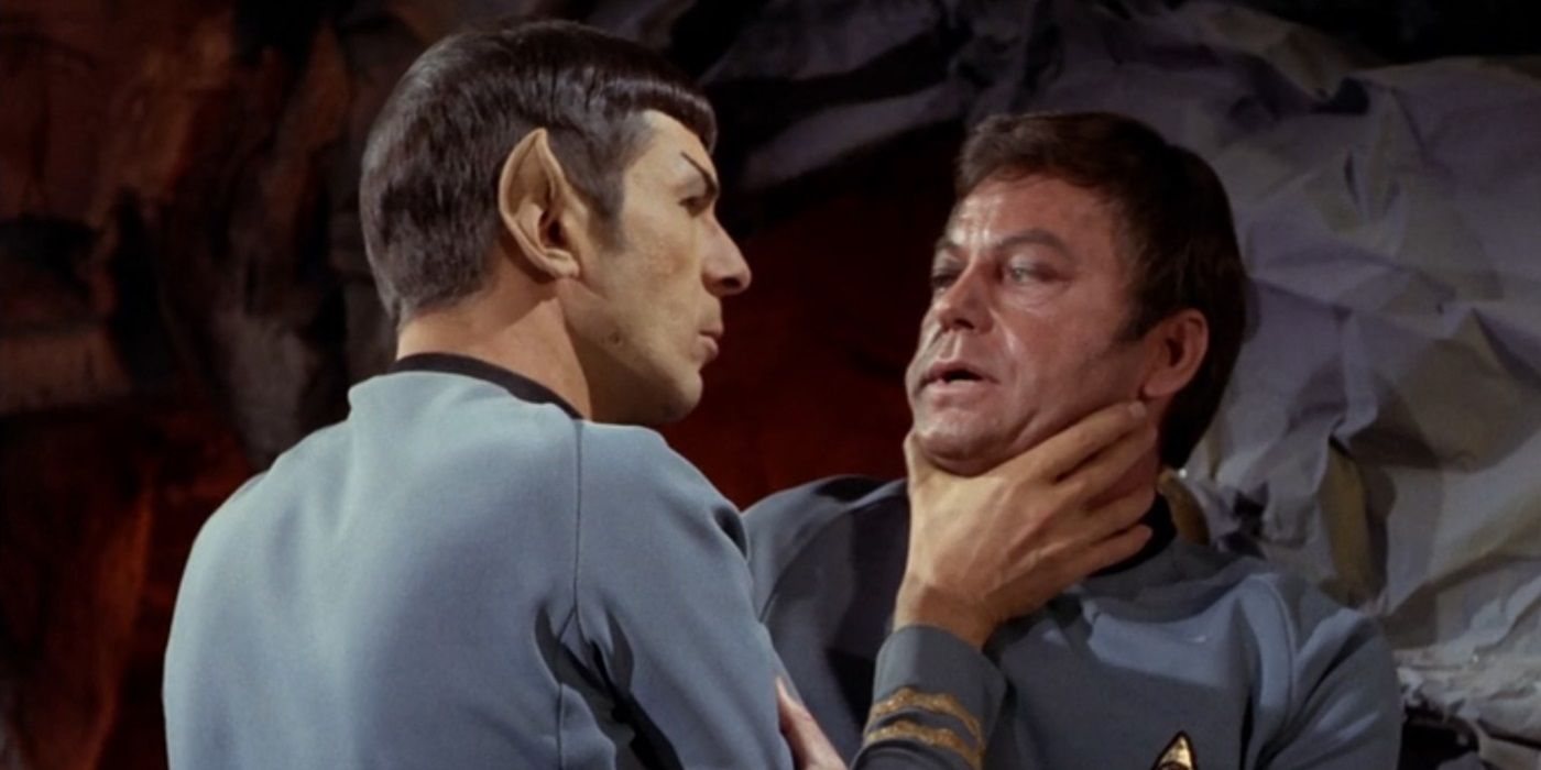 Um Spock carregado de emoção confronta McCoy em Star Trek All Our Yesterdays