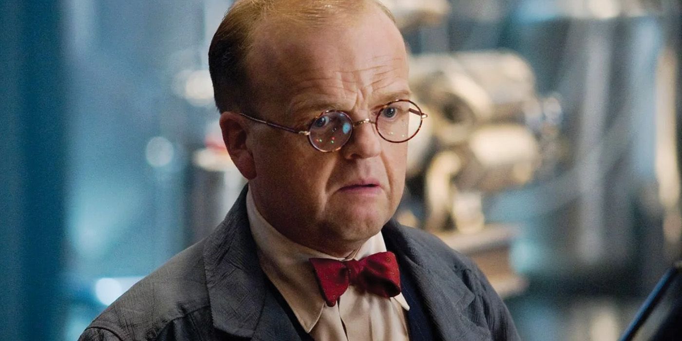 Toby Jones como Arnim Zola em Capitão América: O Primeiro Vingador.