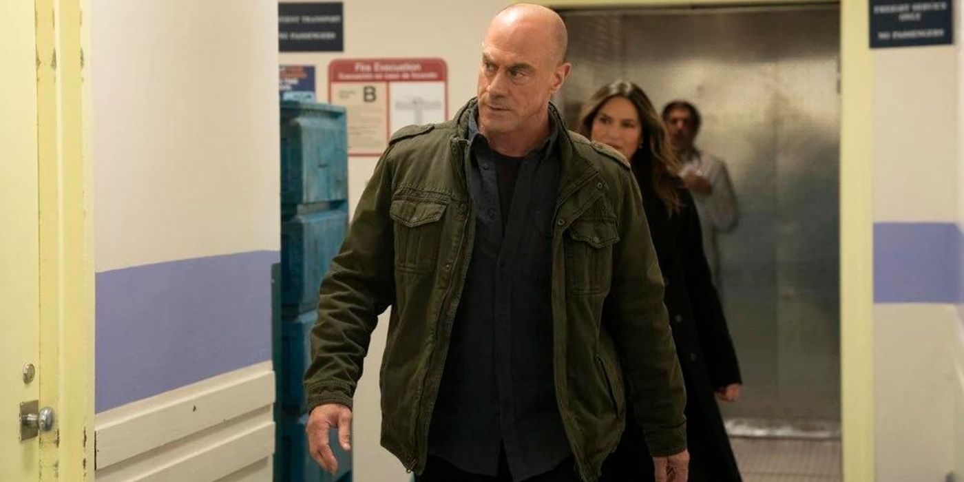 Christopher Meloni as Elliot Stabler walks into a hospital followed by Mariska Hargitay as Olivia Benson on Law & Order_ Organized Crime