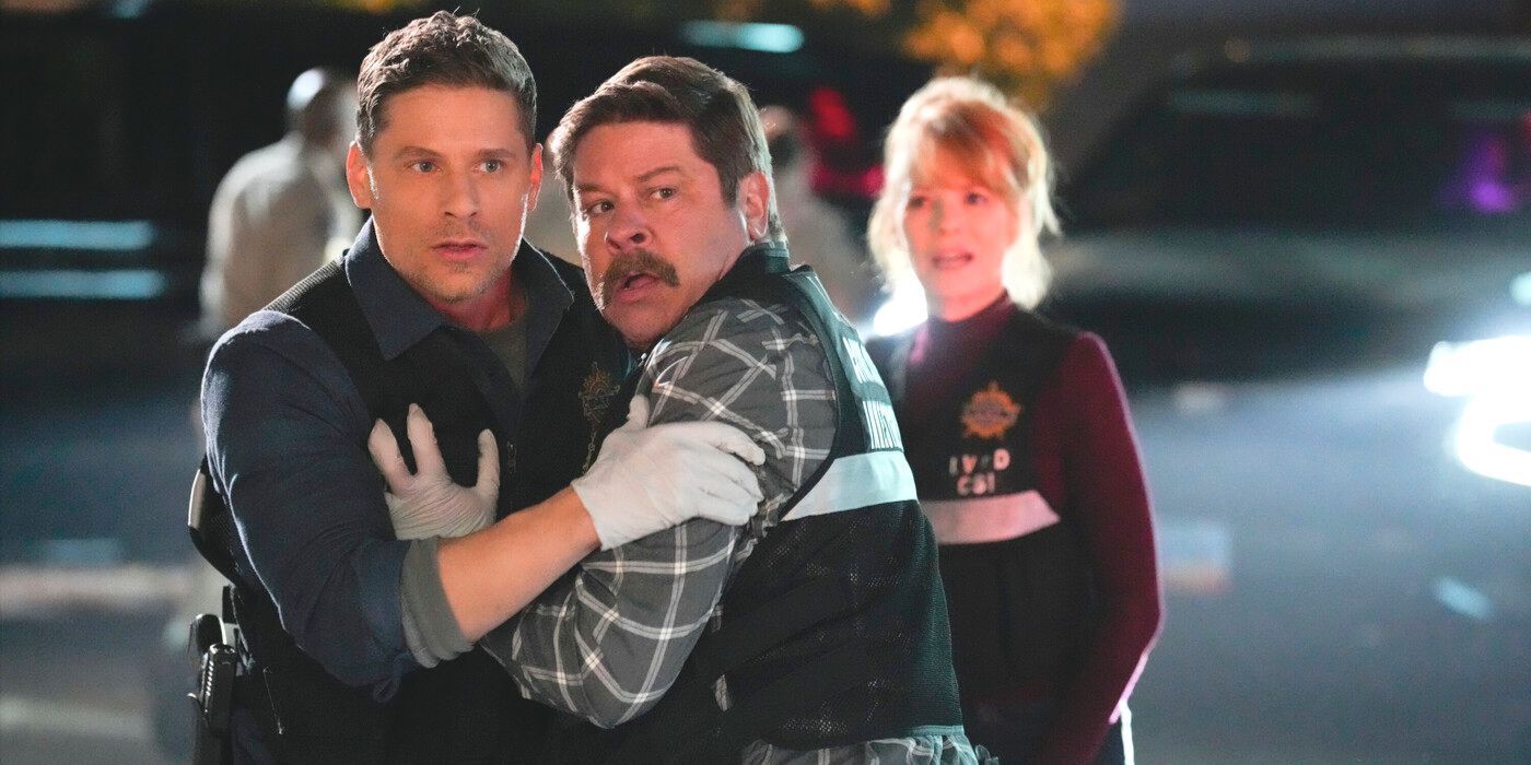 Beau (actor Lex Medlin) holds Folsom (Matt Lauria) back in CSI: Vegas Season 3, Episode 4