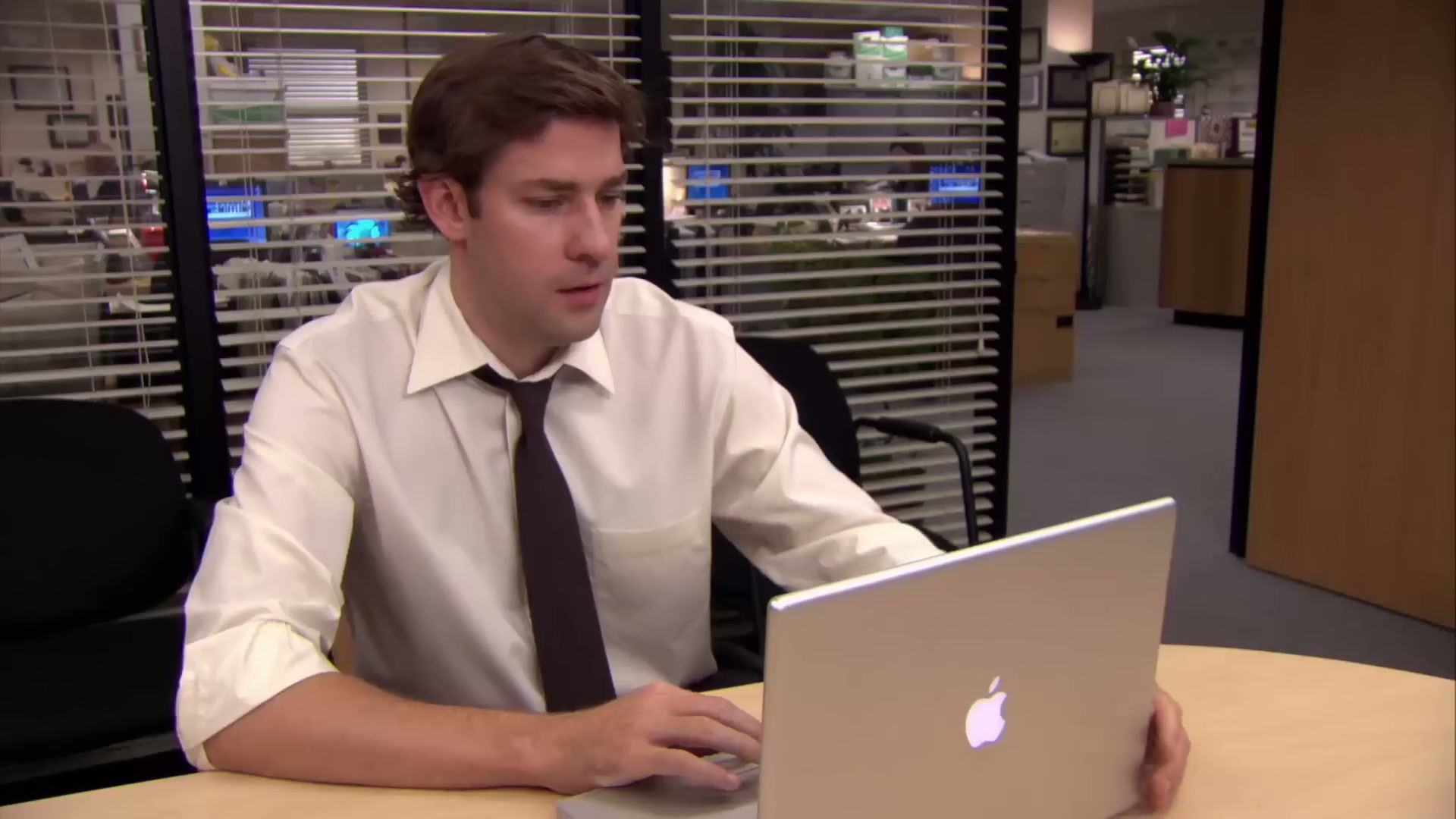 John Krasinki as Jim Halpert using a computer on The Office