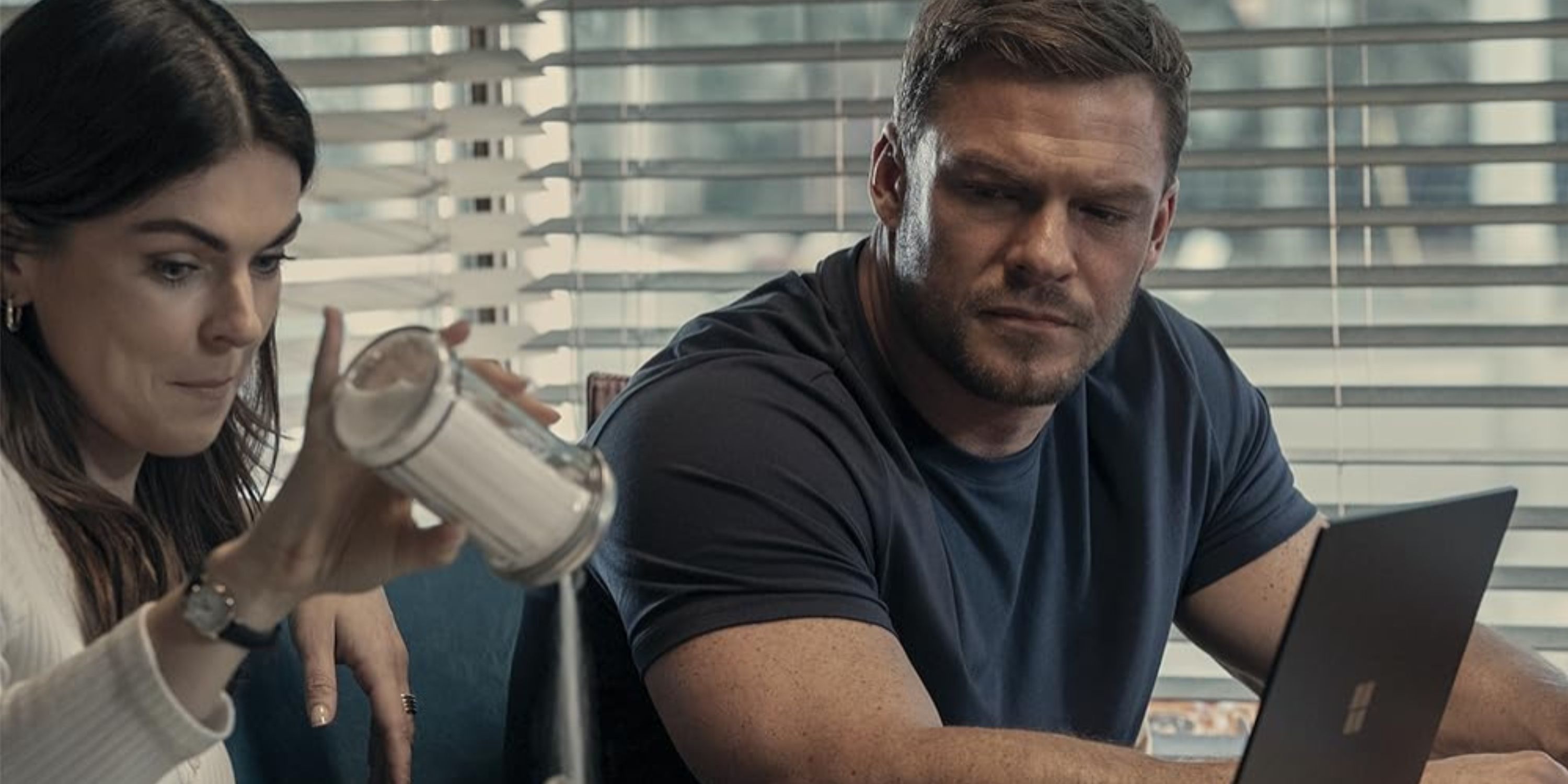 Alan Ritchson de Reacher elegido para liderar una nueva película basada en la novela más vendida