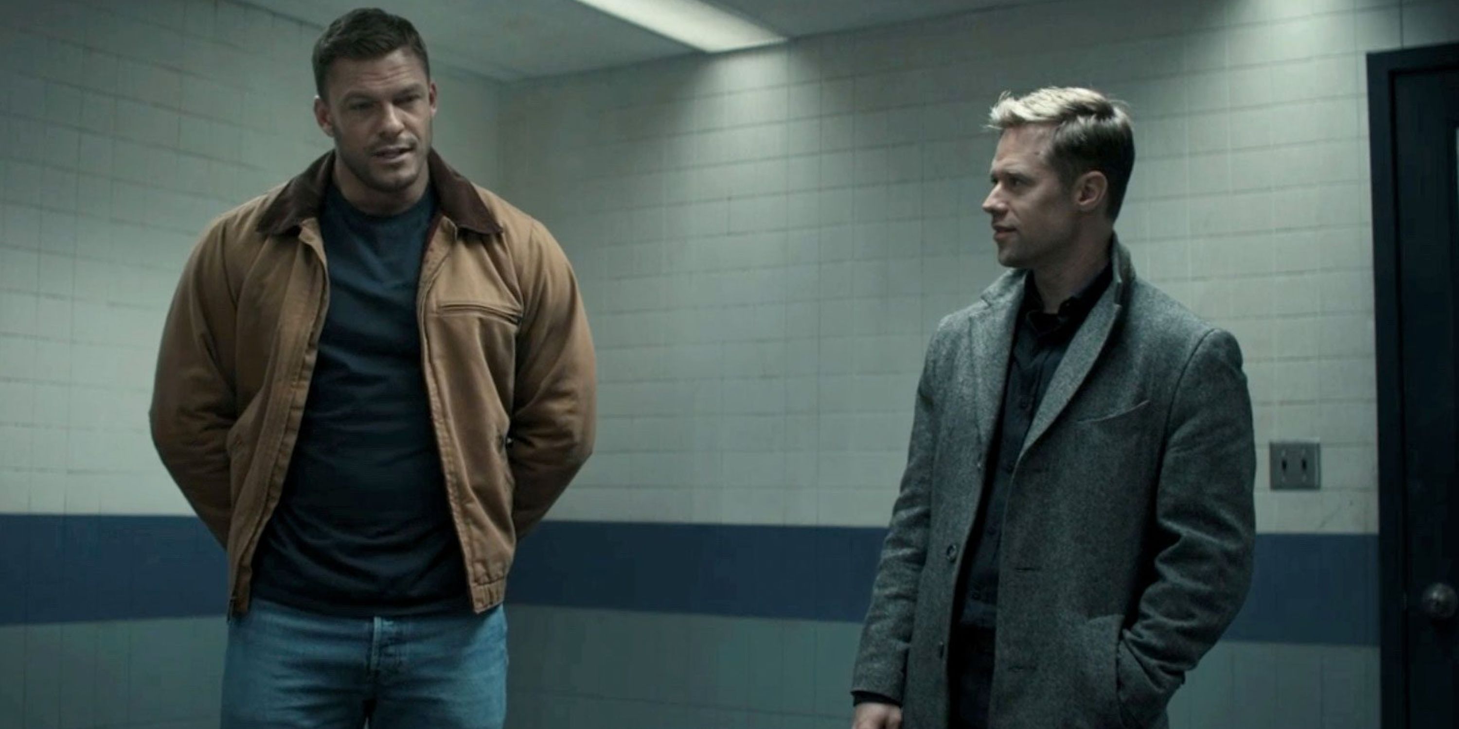 Reacher and O'Donnell stand in a police interrogation room