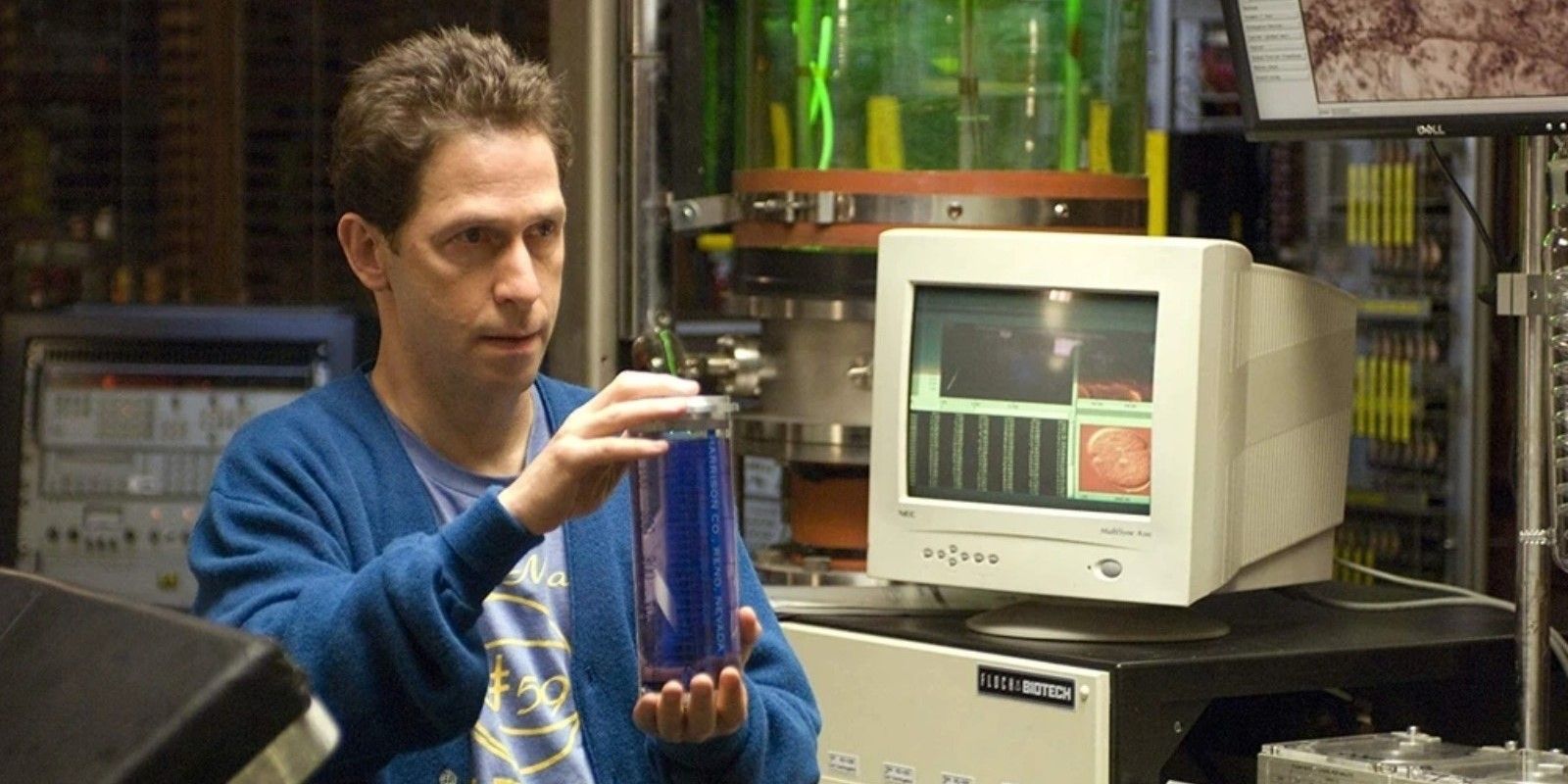 Mr. Blue aka Samuel Sterns holding a blue cannister in The Incredible Hulk.