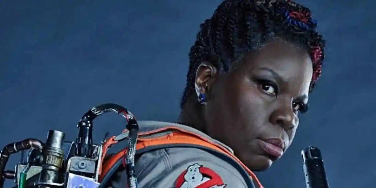 Patty Tolan parece séria em Ghostbusters Answer The Call.