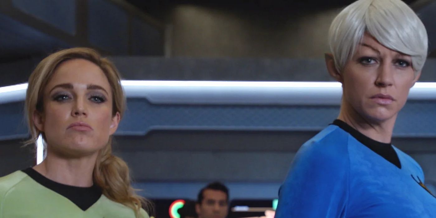 Sara e Ava estão presas dentro de Star Trek, vestidas como Kirk e Spock - Legends of Tomorrow