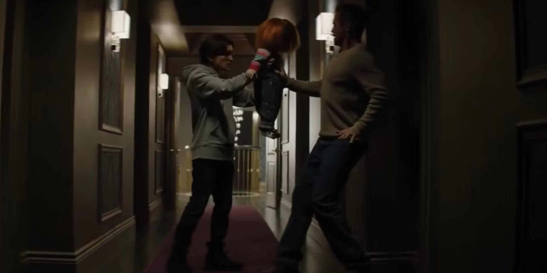 Chucky: Junior ameaça seu pai, Logan
