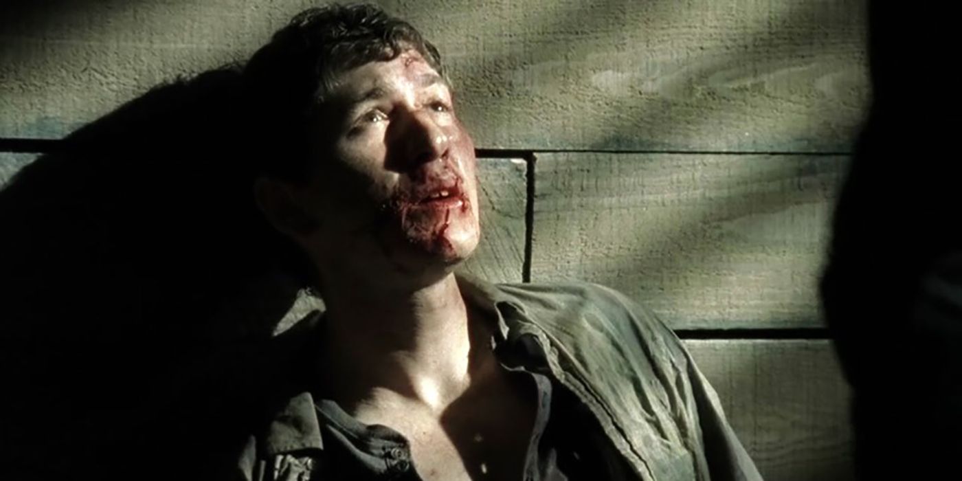 Randall golpeó y golpeó en el piso mientras miraba a alguien en The Walking Dead.