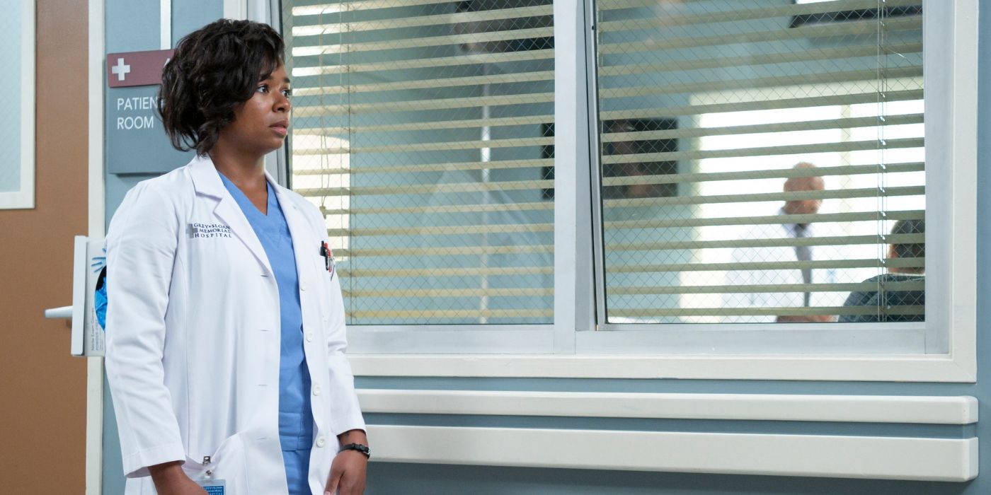 Alexis Floyd as Simone Griffith waits outside of a patient's room on Grey's Anatomy