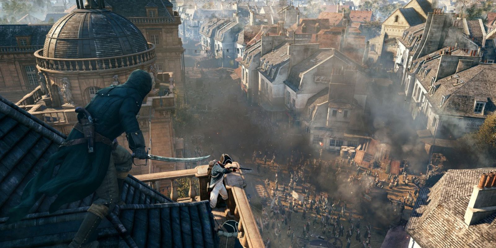 Jugabilidad de Assassin's Creed Unity con Arno en un techo sobre un enemigo. 