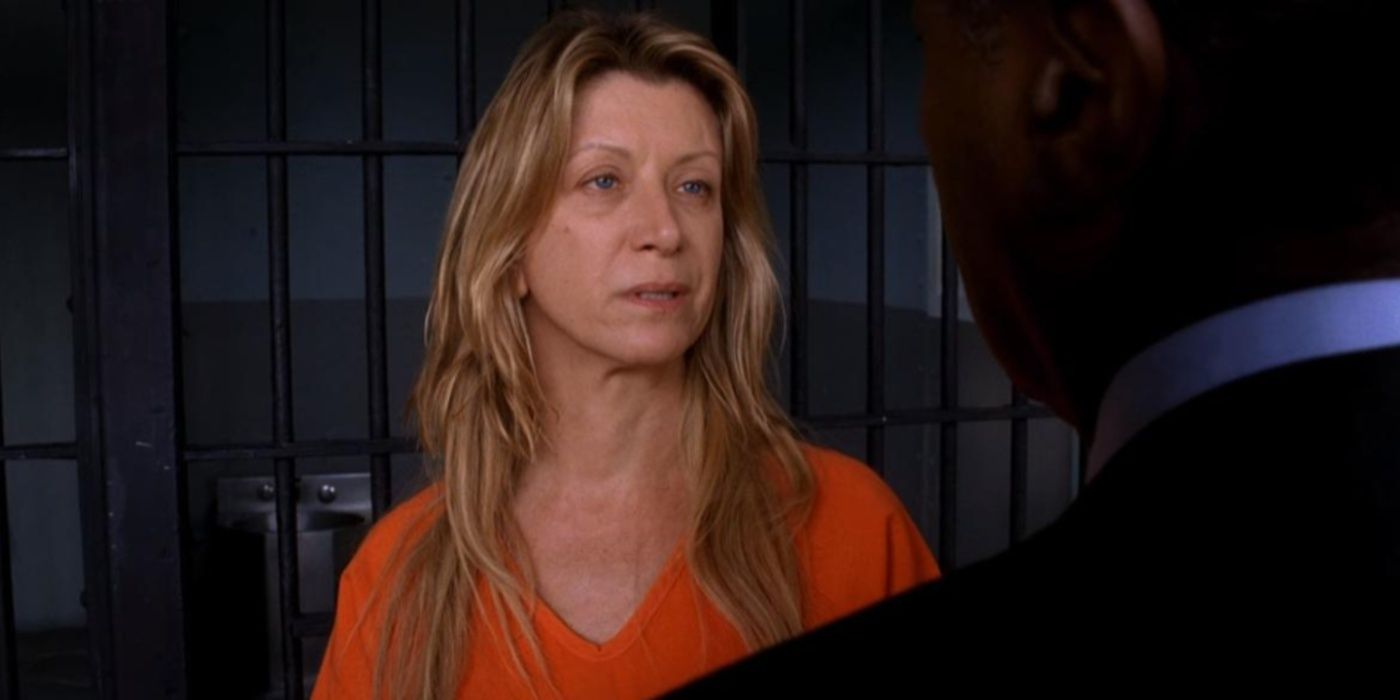 Sarah Jean Mason, de Criminal Minds, em "Riding The Lightning", levando Hotch para a prisão