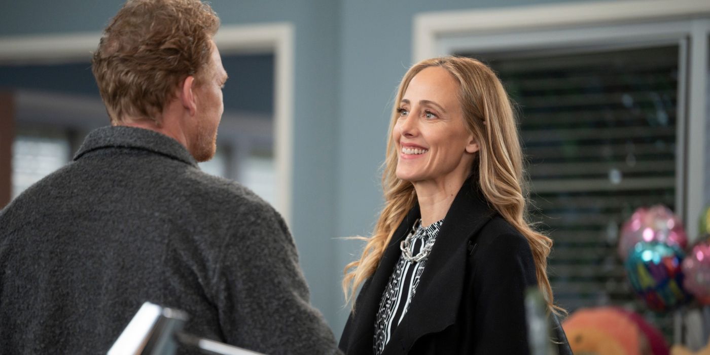 Kevin McKidd as Owen Hunt talks to Kim Raver as Teddy Altman on Grey's Anatomy