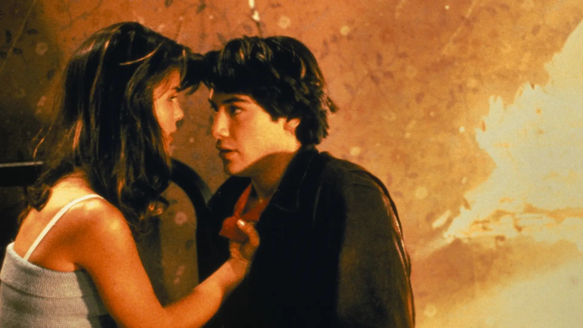 «Какой милый, милый мужчина»: Лори Лафлин вспоминает работу с Киану Ривзом над фильмом 80-х