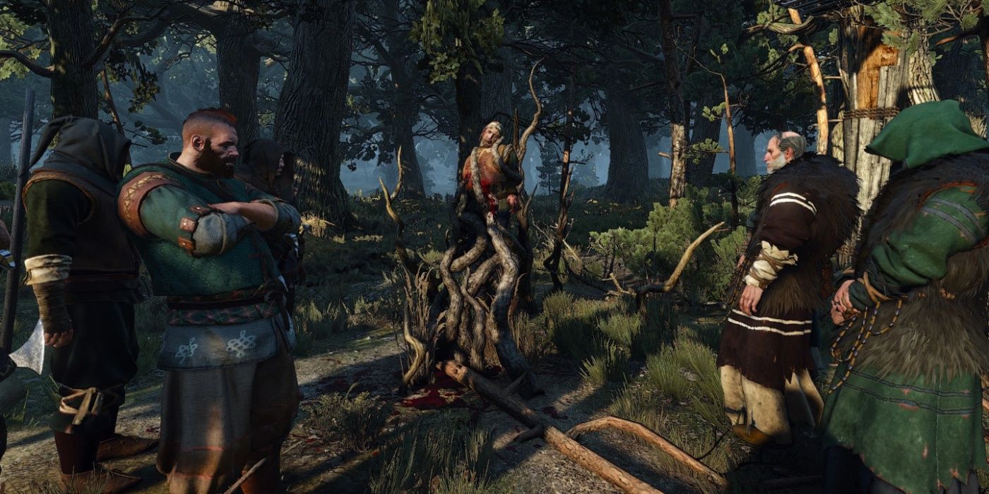 Sven e seus homens discutindo com o ancião da aldeia Harald em The Witcher 3.