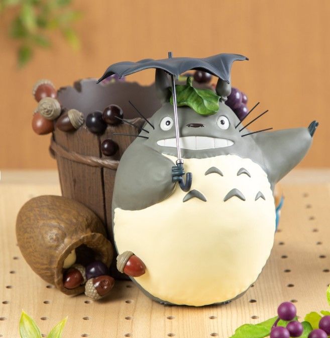 Studio Ghibli выпустила новую коробку для хранения Тоторо, изображающую культовую сцену с зонтиком