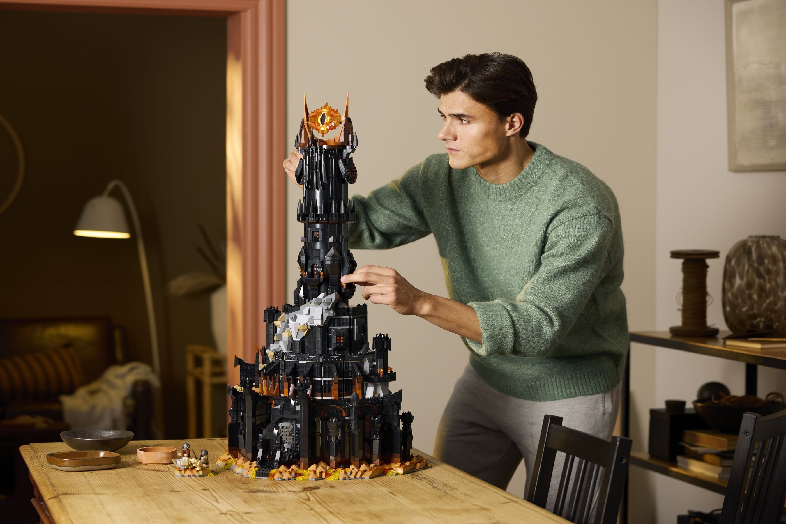 Lord of the Rings: Barad-dr Gets LEGO Set Complete With Mini Eye of Sauron