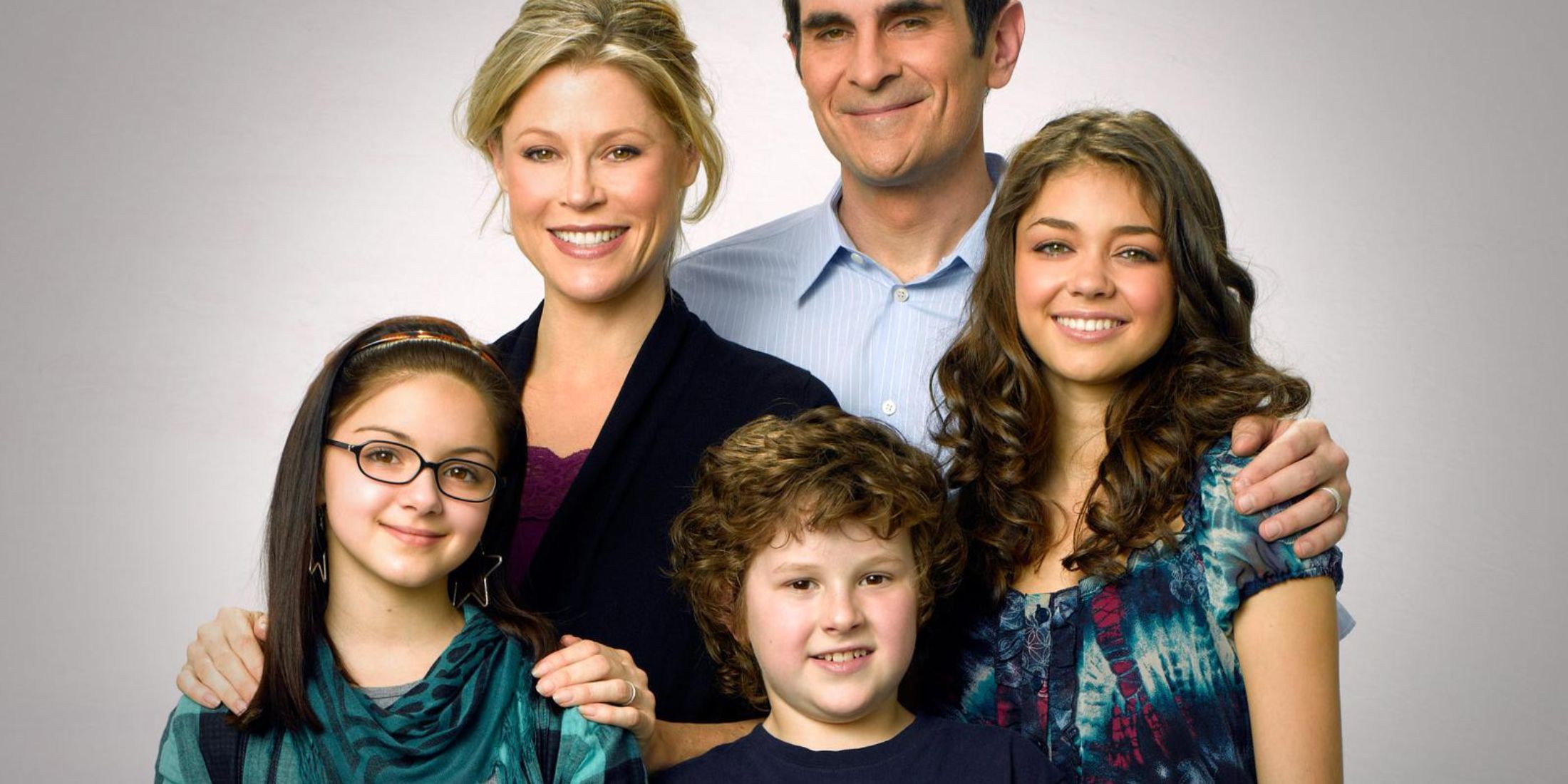 Alex, Claire, Phil, Luke and Haley in Modern Family's season 3