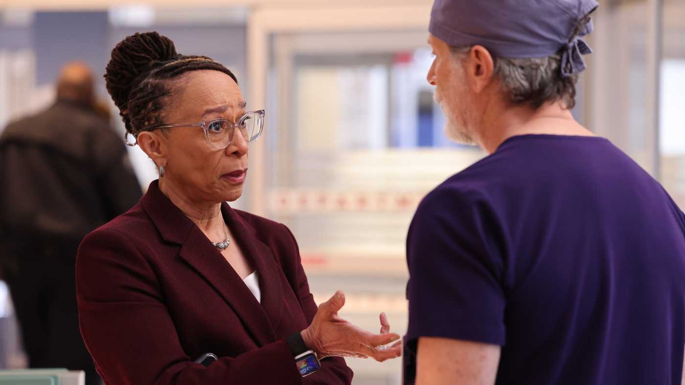 Goodwin (actor S. Epatha Merkerson) in a maroon suit speaking to Archer on Chicago Med