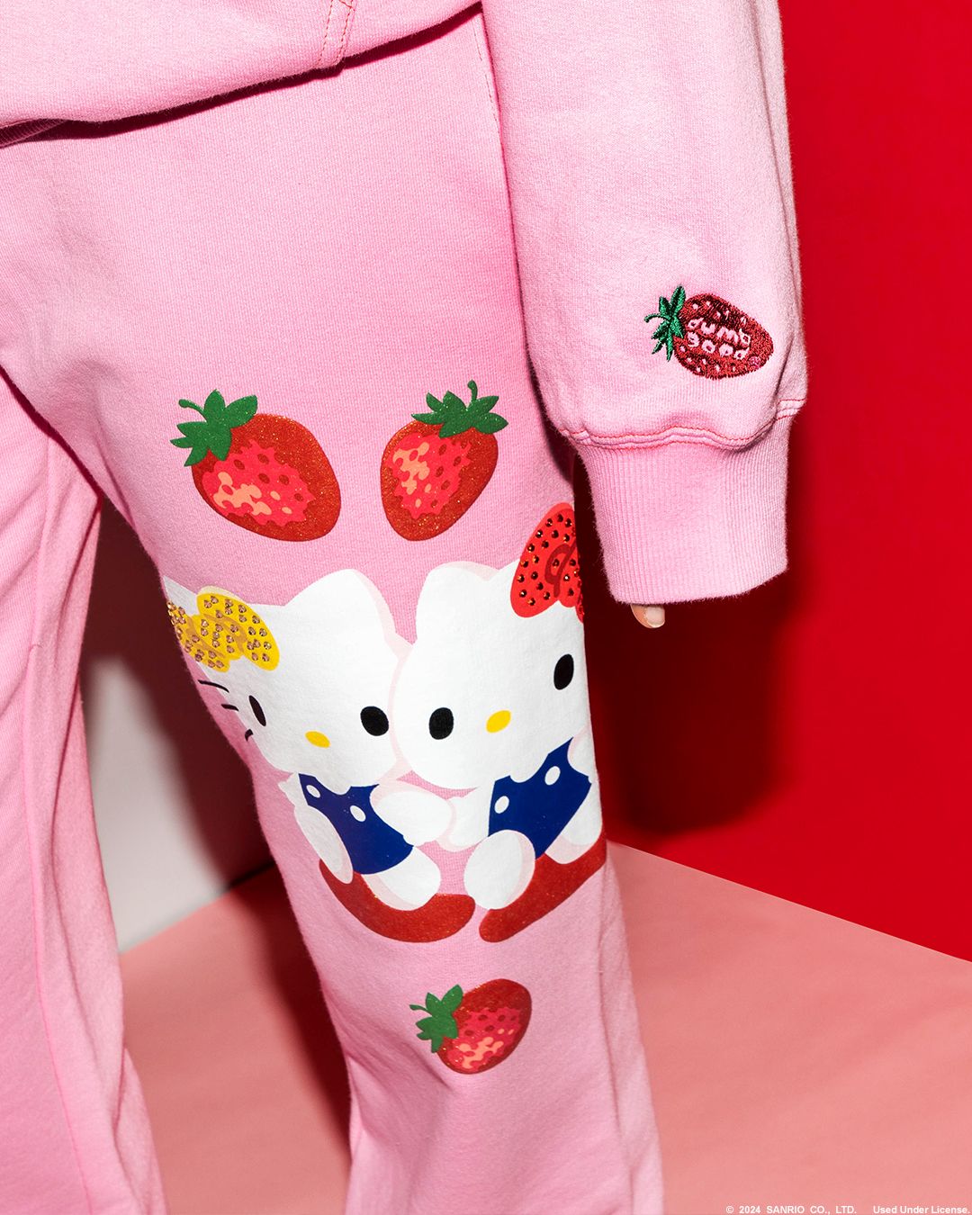 Hello Kitty от Sanrio представляет новую эксклюзивную коллекцию одежды Dumbgood