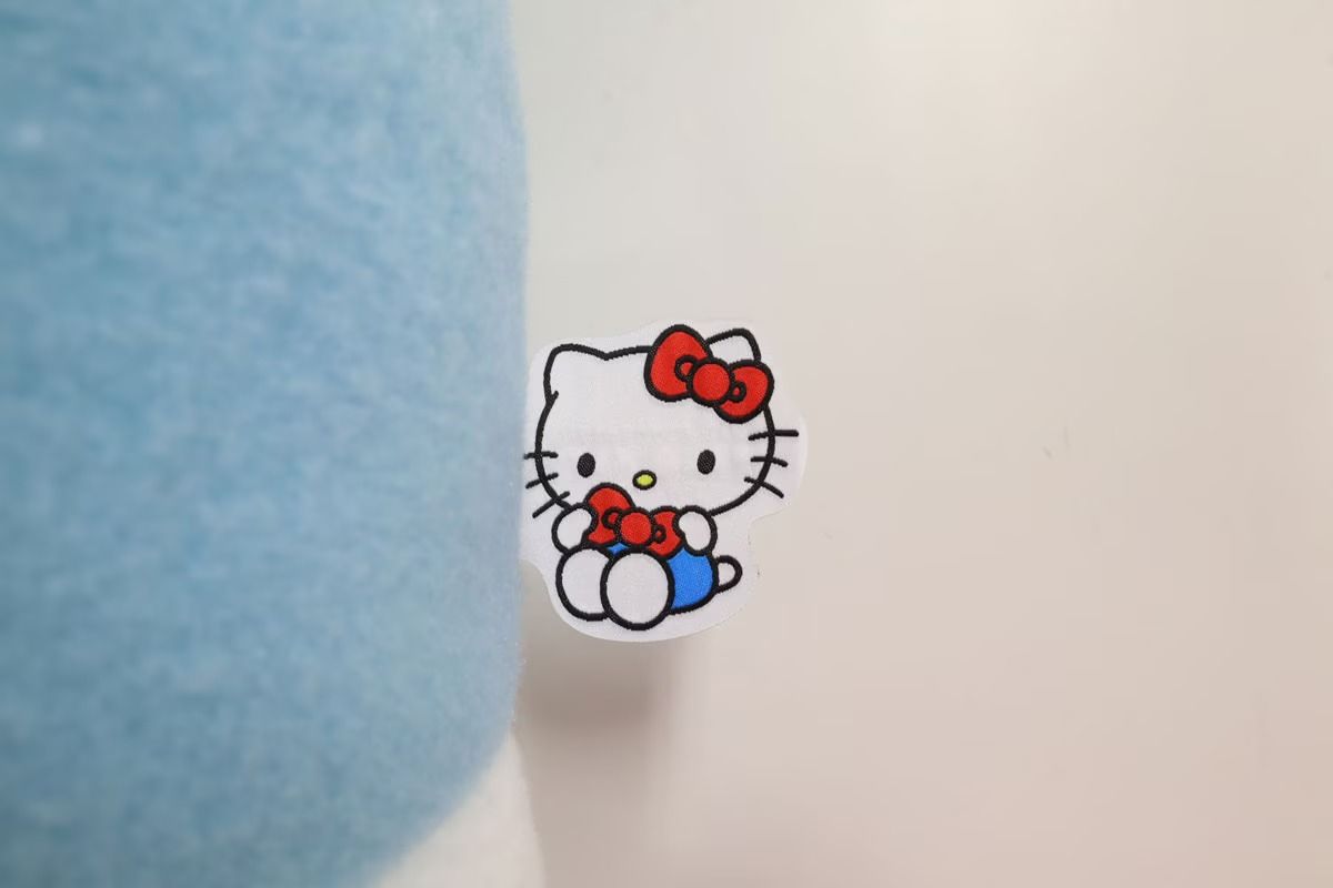 Hello Kitty от Sanrio становится матерью всех плюшевых игрушек к специальному юбилейному выпуску