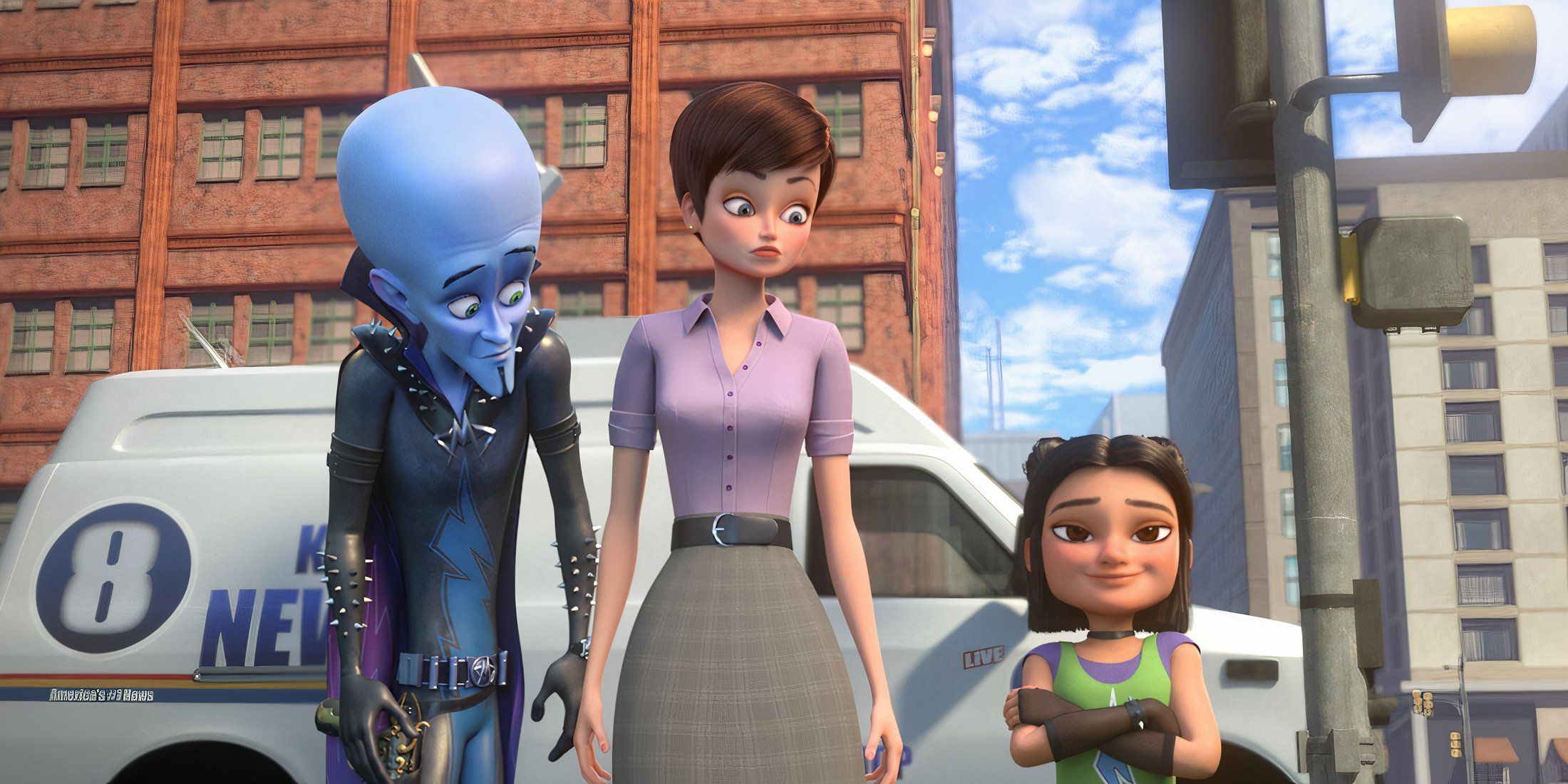 Megamind e Roxanne olham para Keiko em Megamind vs.