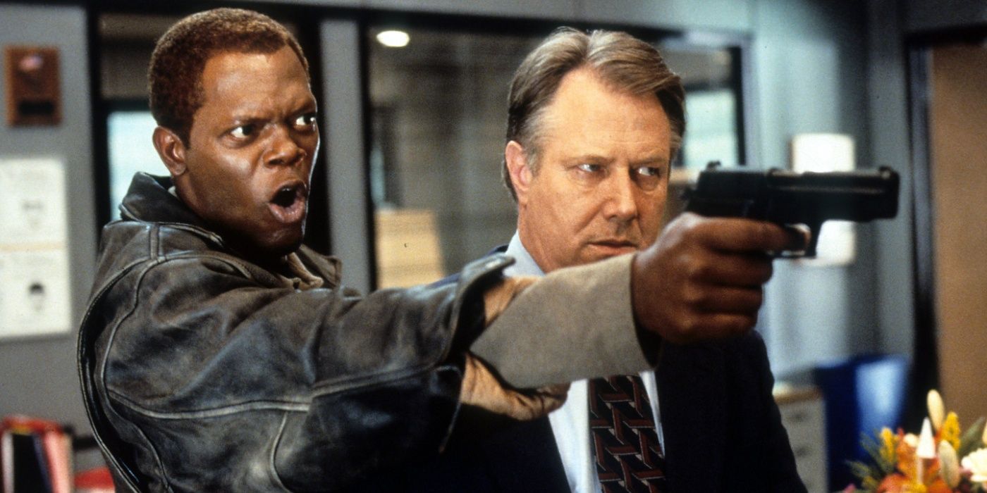 Samuel L. Jackson angrily points a gun in The Negotiator