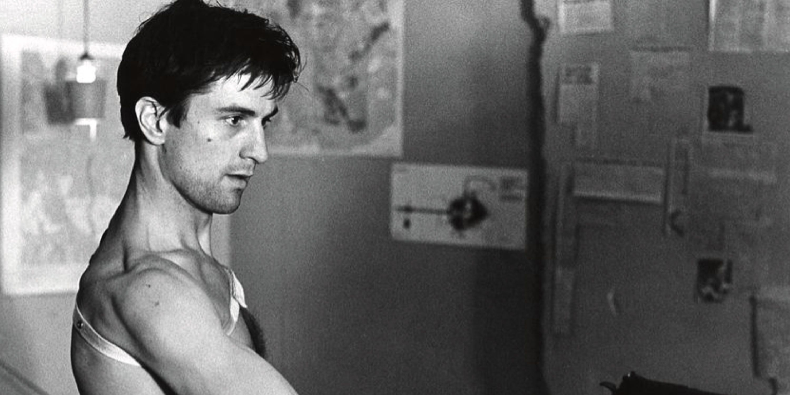 Robert De Niro stares bewilderedly off-screen in the events of Taxi Driver