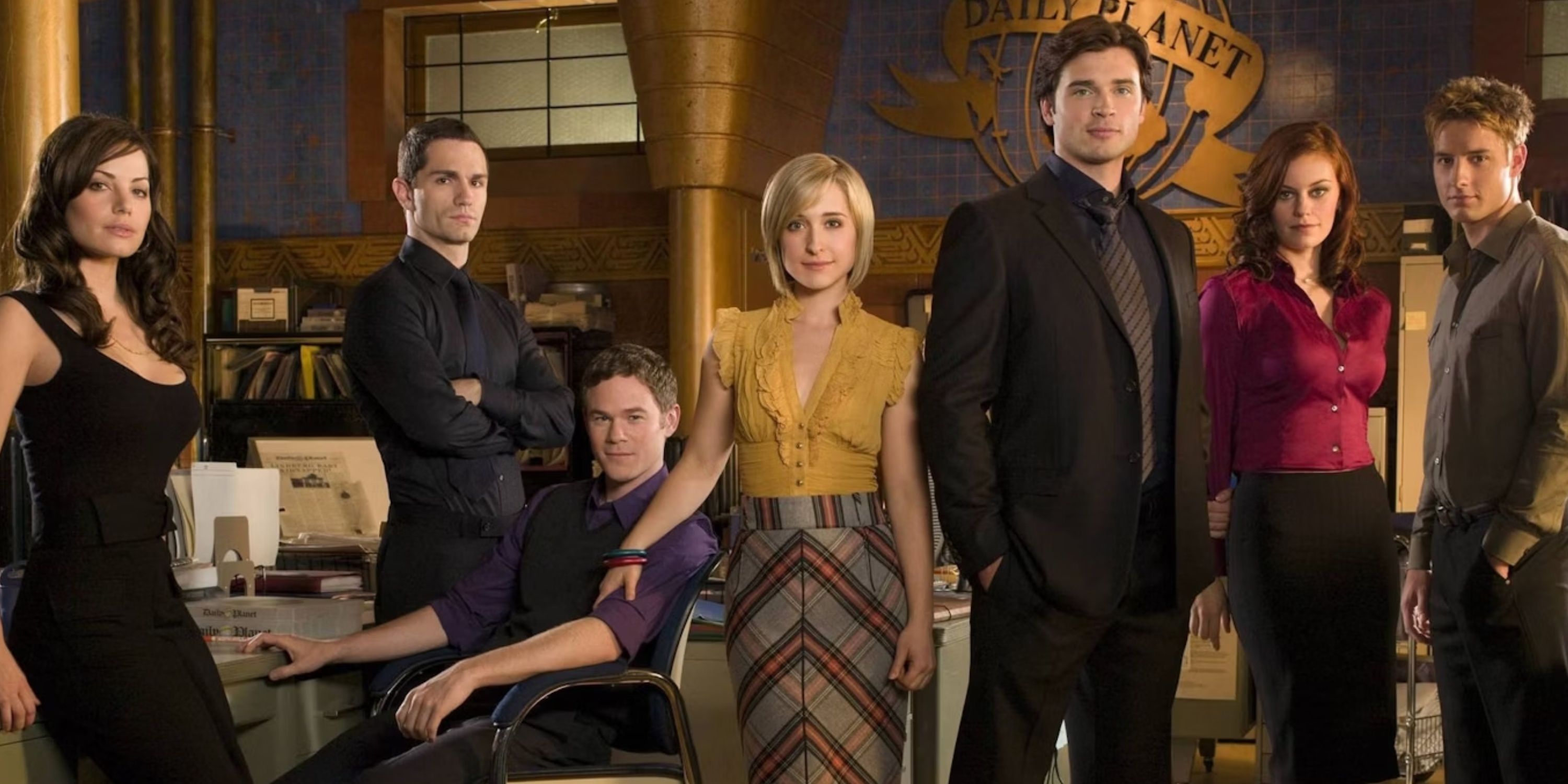 The cast of Smallville stands inside the Daily Planet office