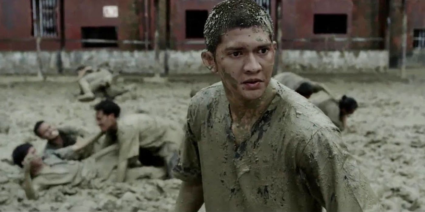 Rama stands amidst the prison riot in The Raid 2 Berandal