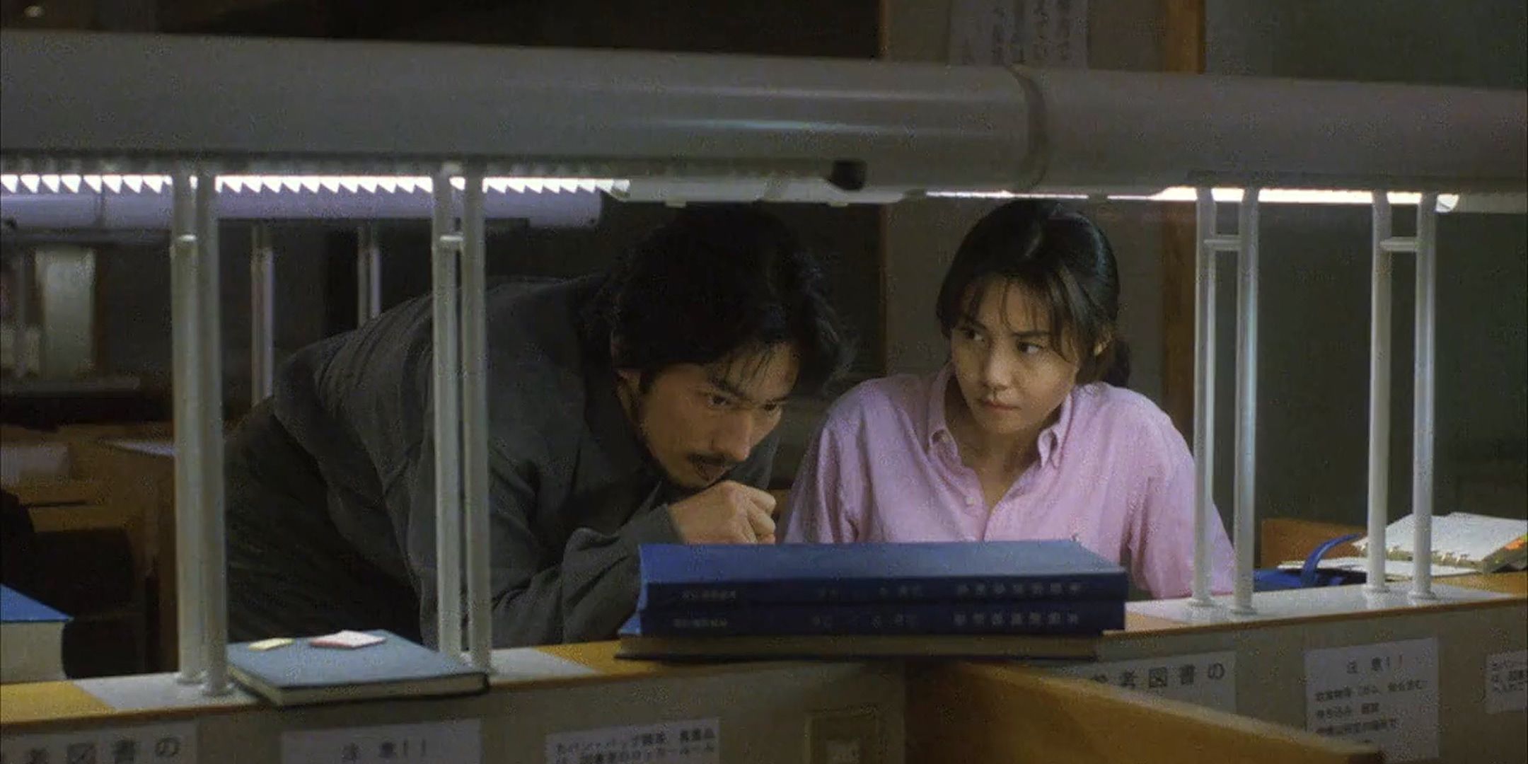 Ryuji works on a video recorder with Reiko in Ringu