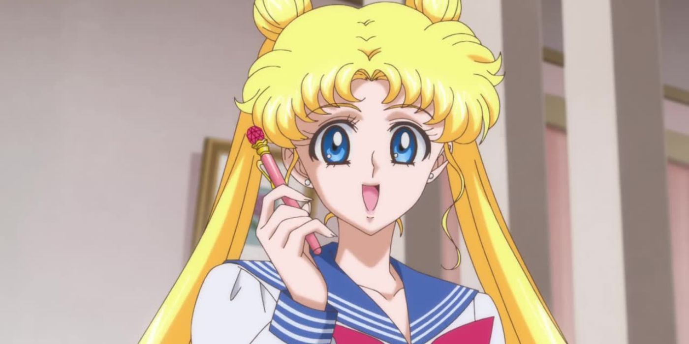 Usagi holding her Disguise Pen in Sailor Moon Crystal