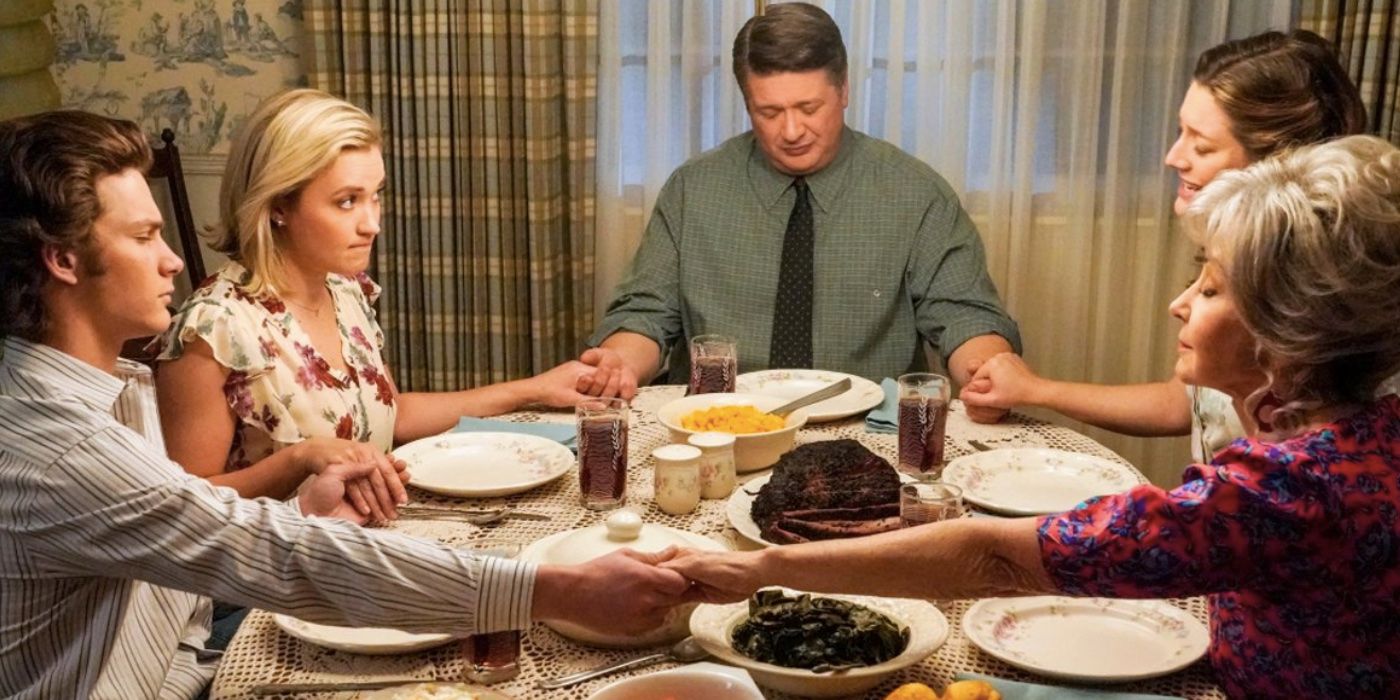 Georgie, Mandy, George, Mary and Connie hold hands and pray for young Sheldon