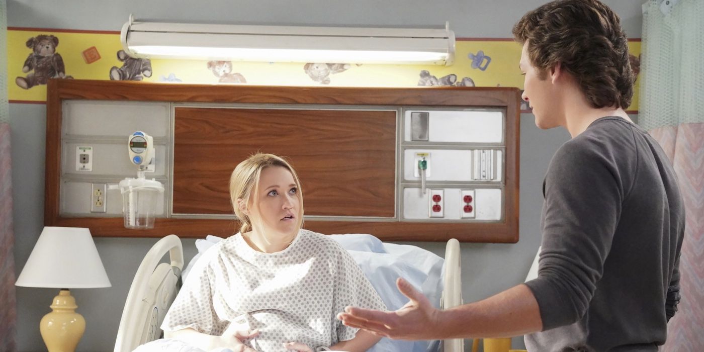 Georgie e Mandy no hospital em Young Sheldon