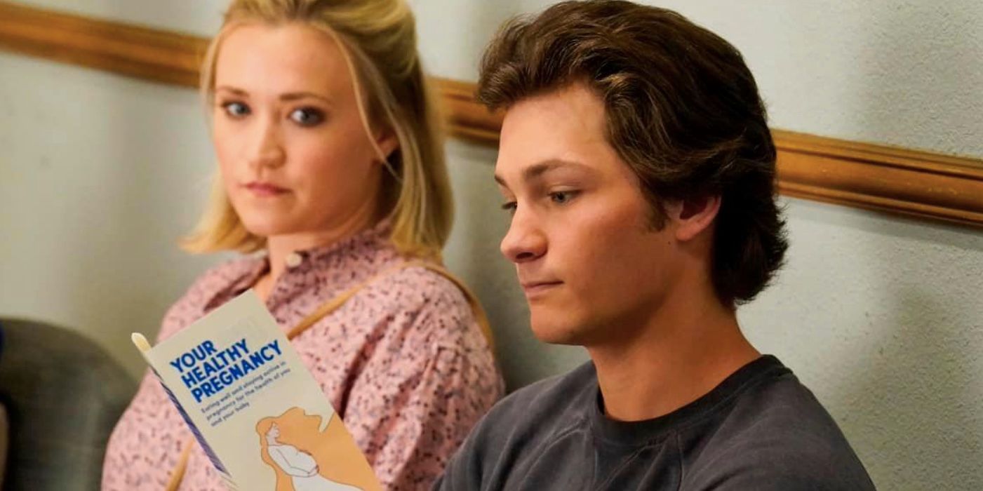 Georgie Cooper reading a pregnancy pamphlet next to Mandy McAllister on Young Sheldon