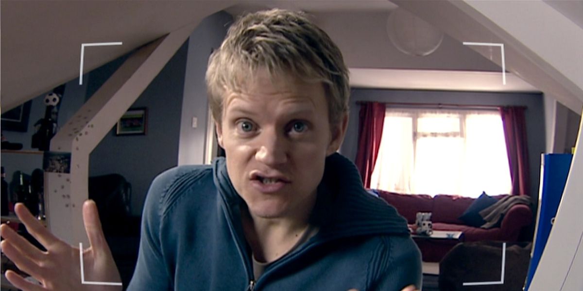 Marc Warren as Elton Pope doing a piece to camera on the Doctor Who episode, Love and Monsters.