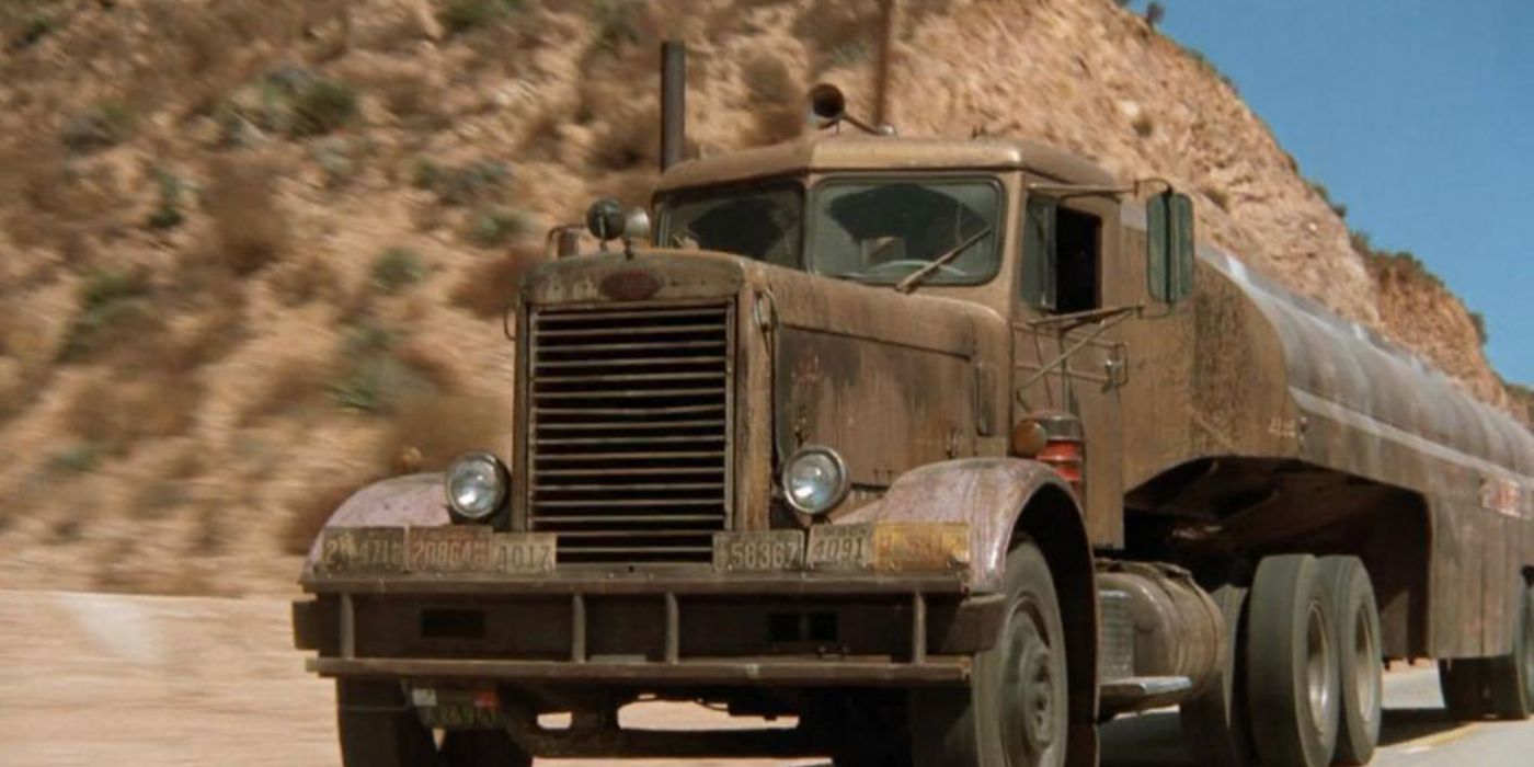 Duel's menacing 1960 Peterbilt 281 truck drives down the road