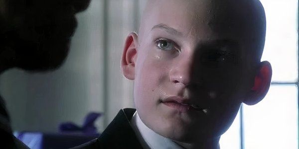 Um jovem Lex Luther na escola em uma memória em Smallville.