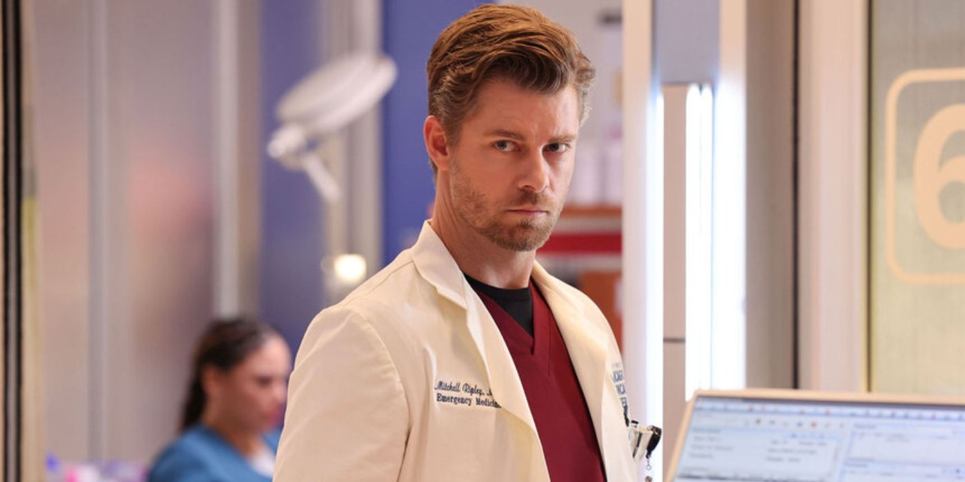 Luke Mitchell como Mitch Ripley em Chicago Med