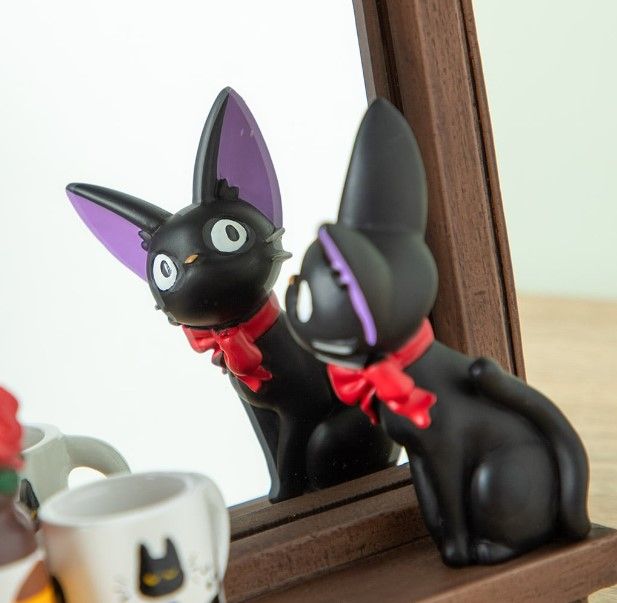 Антикварное витражное зеркало Kiki от студии Ghibli получило идеальное переиздание
