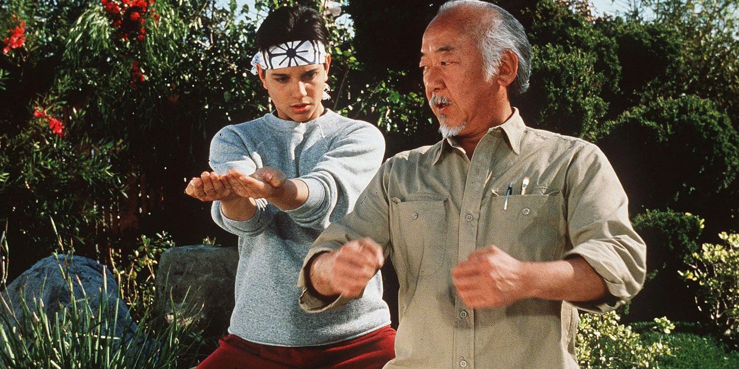 El actor de Cobra Kai revela que Ralph Macchio está 'nervioso' por enfrentarse a Jackie Chan en la próxima película de Karate Kid