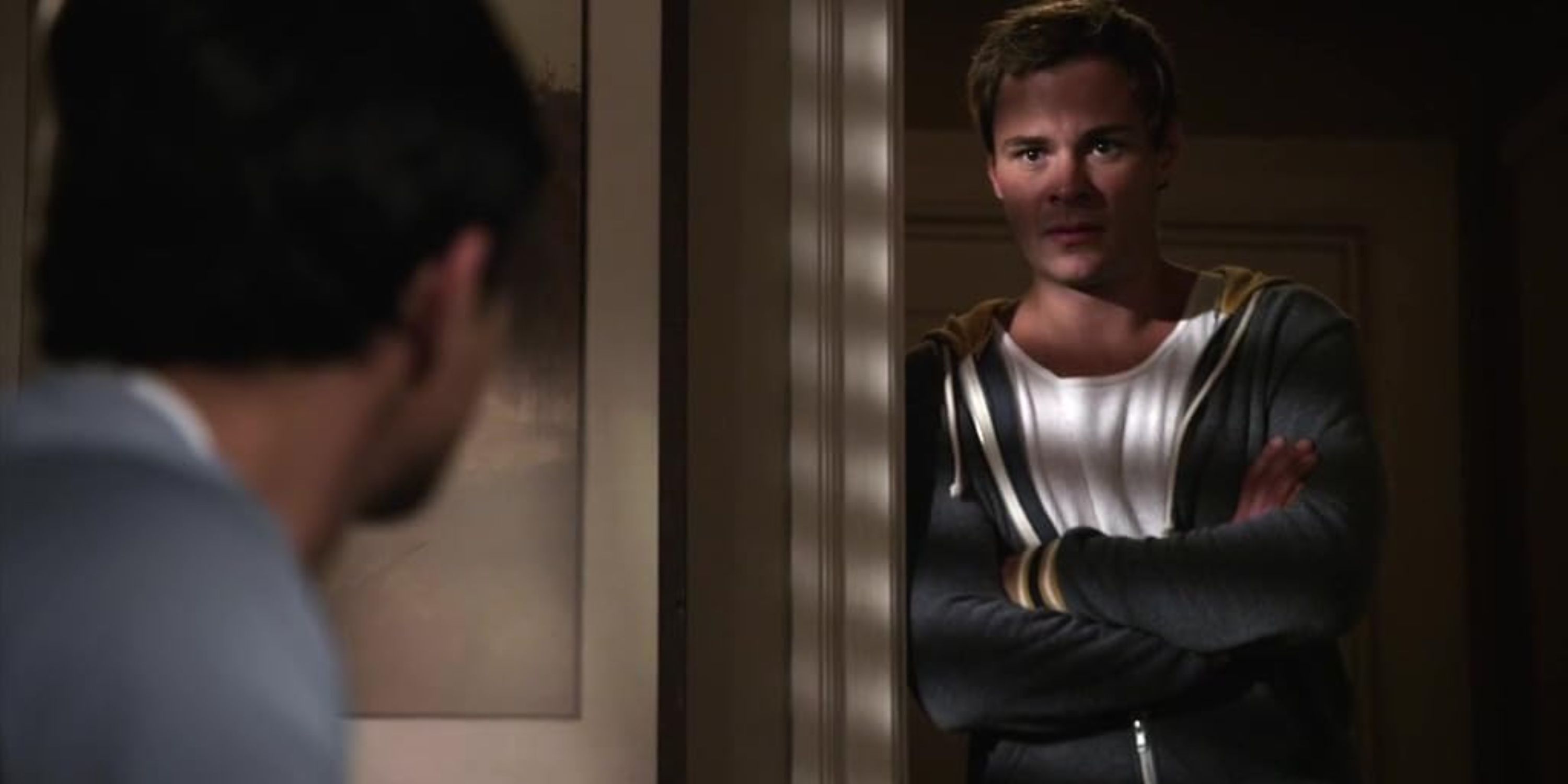 Paul Westin talking to Mitchell in the Criminal Minds episode Broken