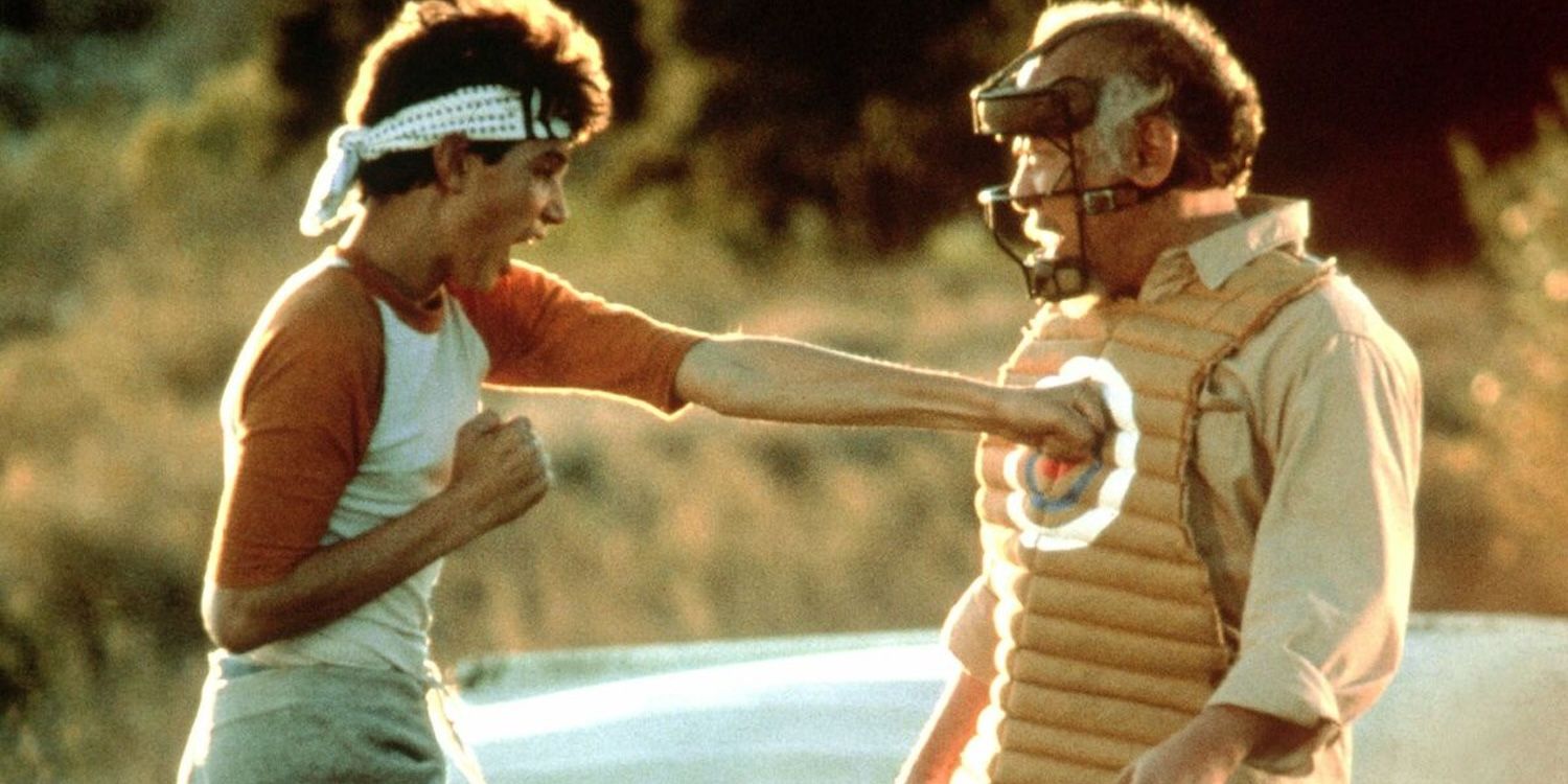 El actor de Cobra Kai revela que Ralph Macchio está 'nervioso' por enfrentarse a Jackie Chan en la próxima película de Karate Kid