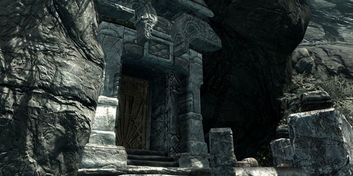 O exterior do Vlindrel Hall em Skyrim